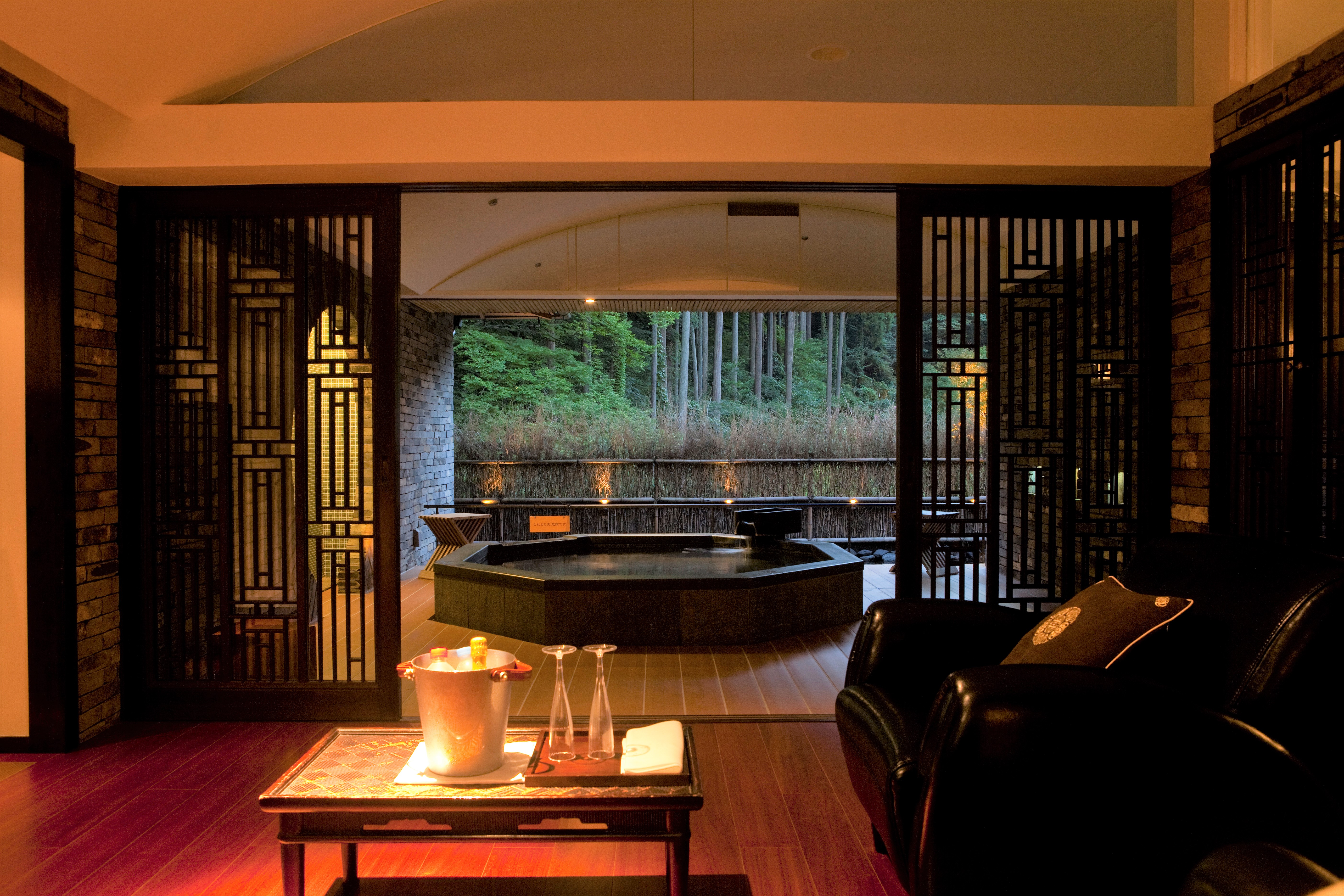 พักผ่อนอย่างมีสไตล์ที่ 5 โรงแรมสุดหรูในหมู่บ้านน้ำพุร้อนคิโนซากิออนเซ็น
